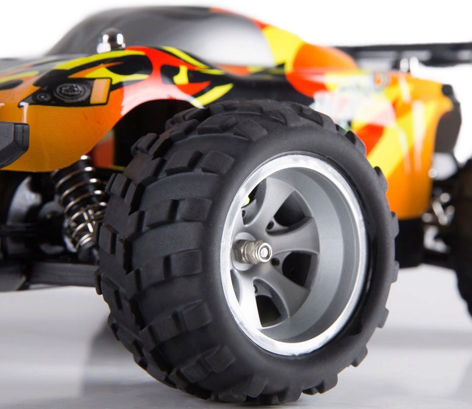 Машинка на д/у Xiaomi Run Cool Smart Speed Racing колеса крупным планом